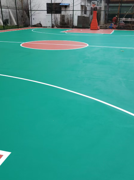 洛阳 球场长期使用易出现地面开裂